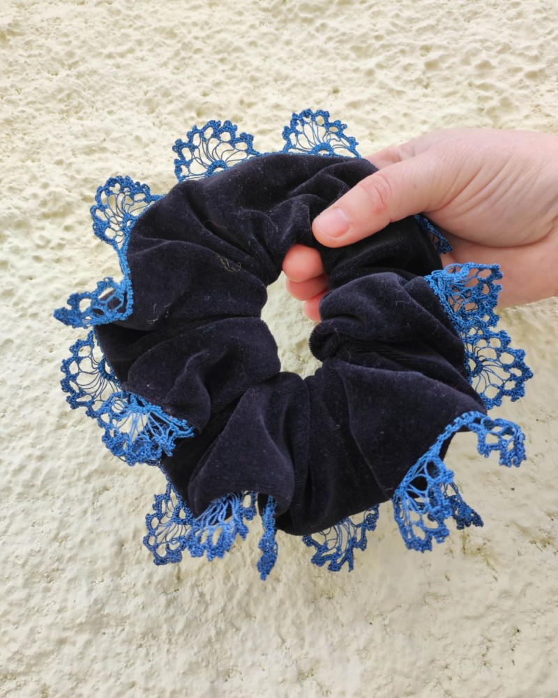 SCRUNCHIE ΓΙΑ ΤΑ ΜΑΛΛΙΑ ΒΕΛΟΥΔΟ ΜΕ ΤΑΝΤΕΛΑ ΠΛΕΚΤΗ ΜΕ ΤΟ ΒΕΛΟΝΑΚΙ