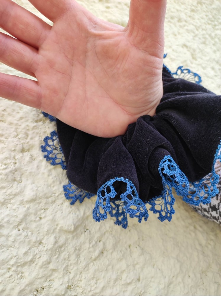 SCRUNCHIE ΓΙΑ ΤΑ ΜΑΛΛΙΑ ΒΕΛΟΥΔΟ ΜΕ ΤΑΝΤΕΛΑ ΠΛΕΚΤΗ ΜΕ ΤΟ ΒΕΛΟΝΑΚΙ