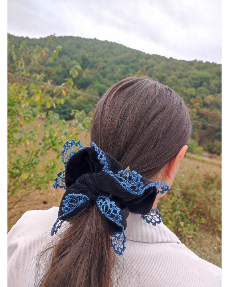 SCRUNCHIE ΓΙΑ ΤΑ ΜΑΛΛΙΑ ΒΕΛΟΥΔΟ ΜΕ ΤΑΝΤΕΛΑ ΠΛΕΚΤΗ ΜΕ ΤΟ ΒΕΛΟΝΑΚΙ