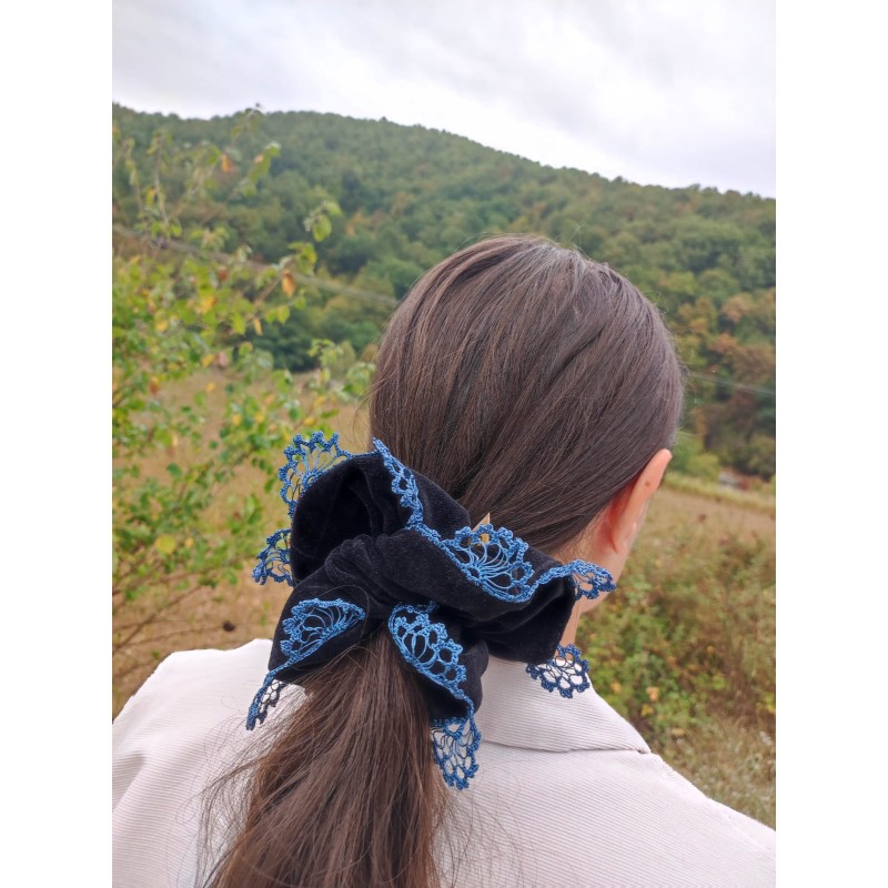 SCRUNCHIE ΓΙΑ ΤΑ ΜΑΛΛΙΑ ΒΕΛΟΥΔΟ ΜΕ ΤΑΝΤΕΛΑ ΠΛΕΚΤΗ ΜΕ ΤΟ ΒΕΛΟΝΑΚΙ