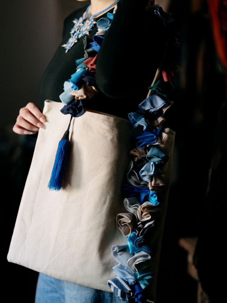 Χειροποίητη Τσάντα Καραβόπανο με Πολύχρωμη Μπορντούρα