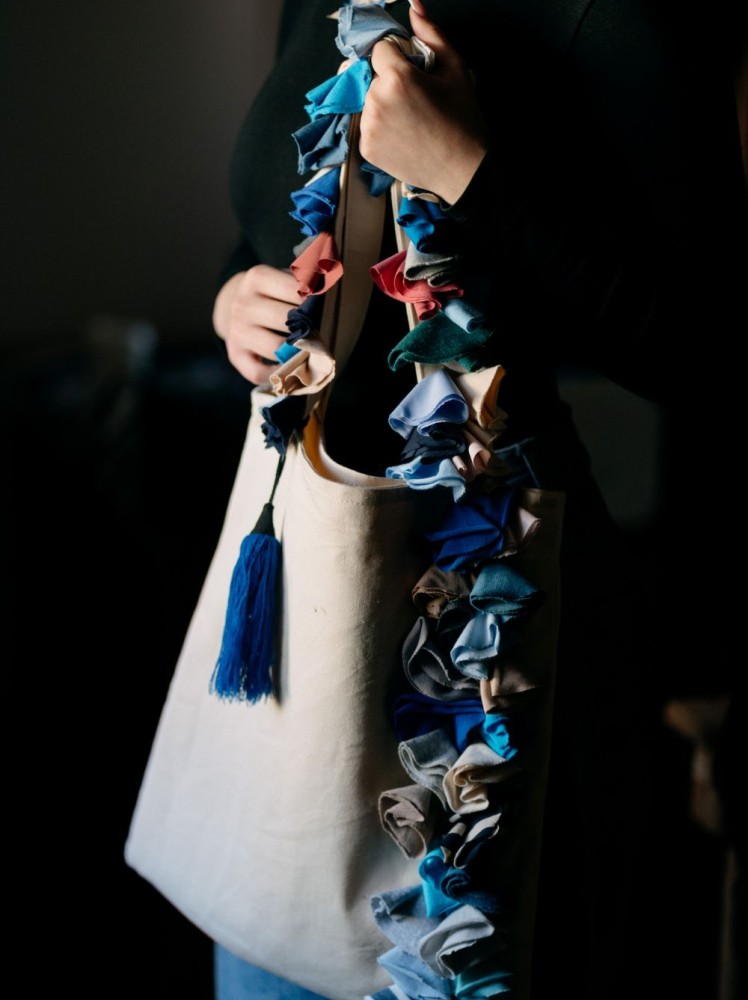 Χειροποίητη Τσάντα Καραβόπανο με Πολύχρωμη Μπορντούρα