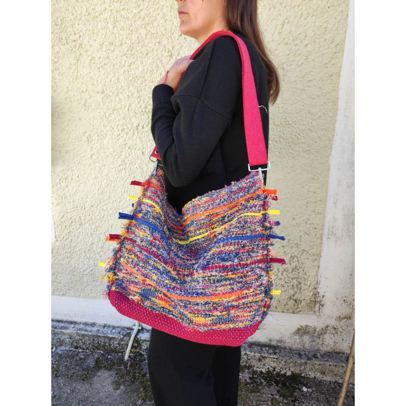 ΥΦΑΝΤΗ ΤΣΑΝΤΑ ΣΕ ΜΠΟΡΝΤΩ ΚΑΙ ΠΟΛΥΧΡΩΜΙΑ