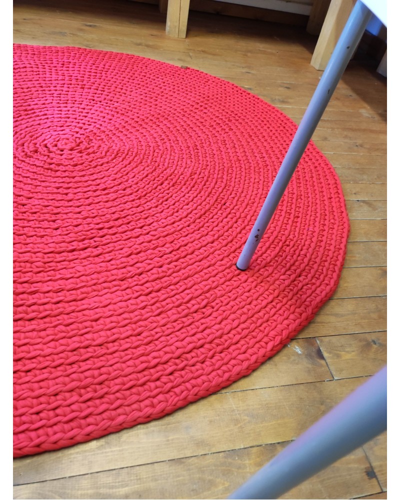 Round crochet red rug 