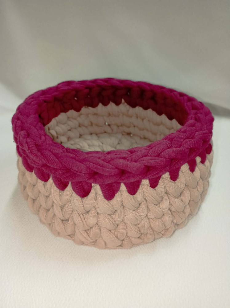 TWO-TONE KNITTED BASKET WITH HOOK